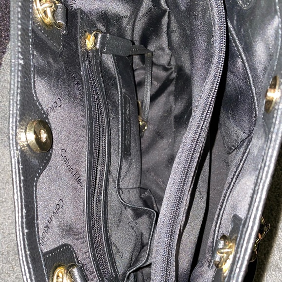 Calvin Klein L-KITOTE Embossed Stud Pattern! - Picture 6 of 6